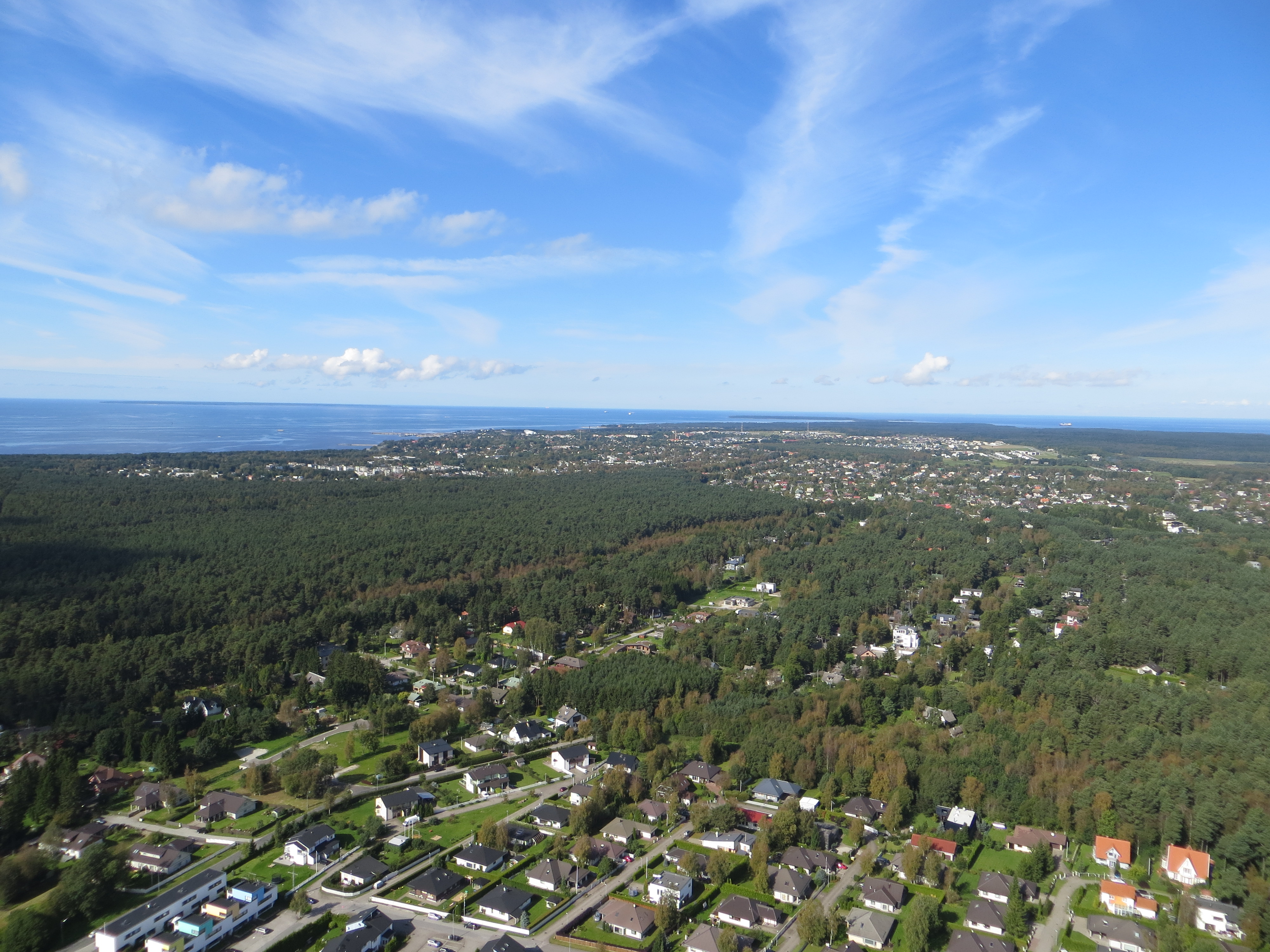 Vom Fernsehturm hat man einen wunderbaren Blick auf die Tallinner "Suburbs" und die umliegende Landschaft.